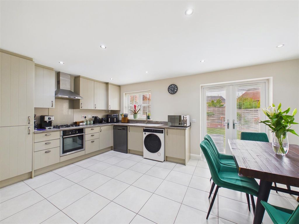 Property photo 3 of 12 Dining Kitchen