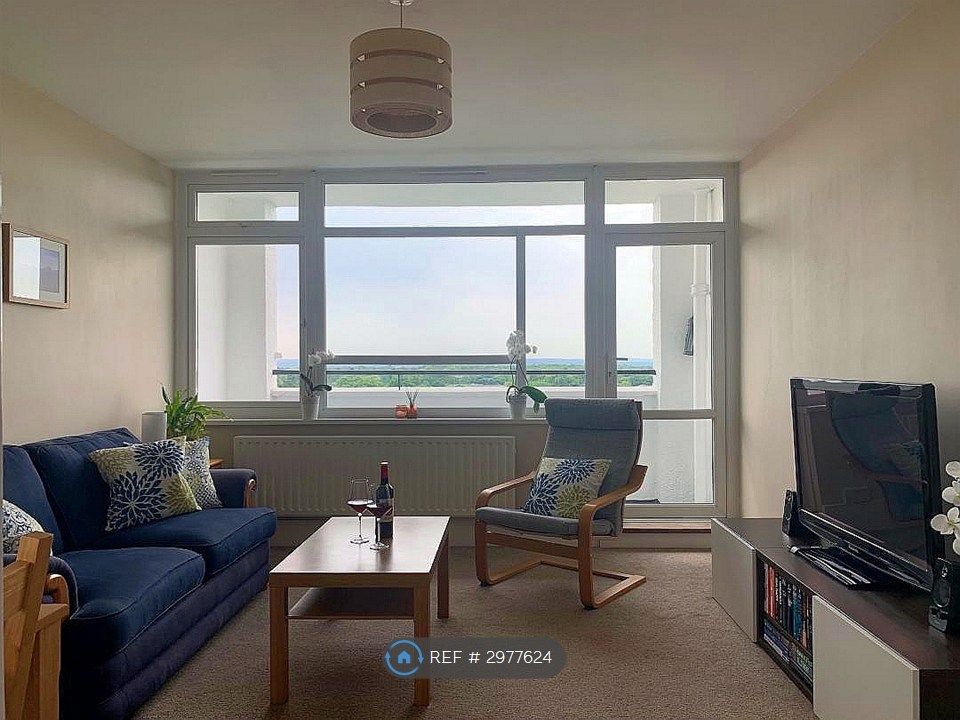 Property photo 3 of 31 Living Room