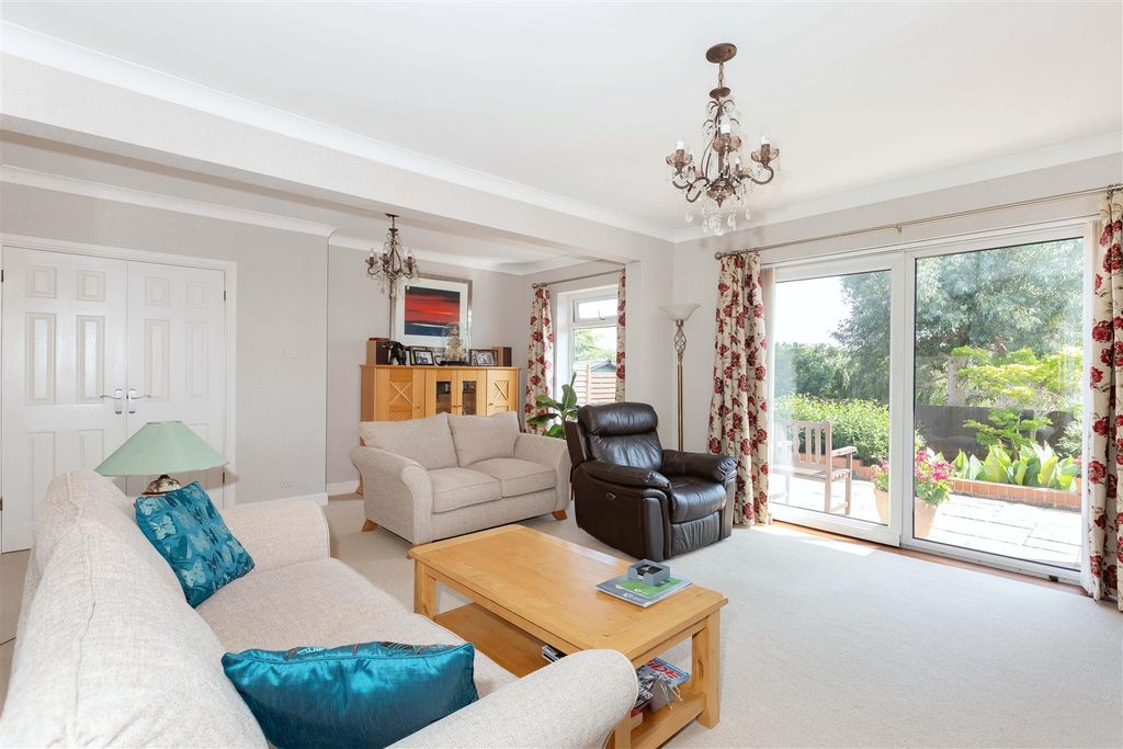 Property photo 3 of 19 Maple Close_32.Jpg