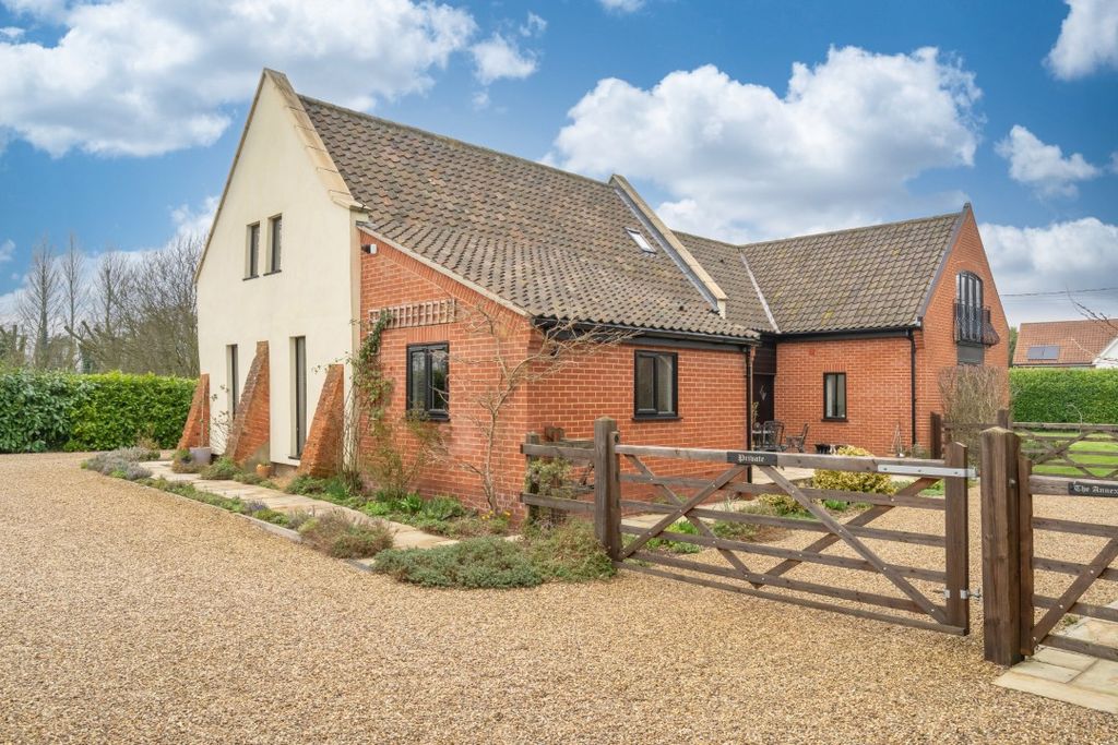 Property photo 3 of 43