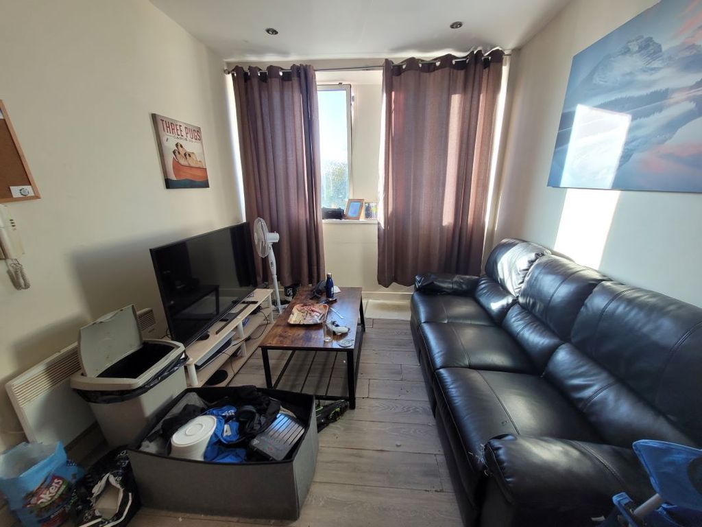 Property photo 3 of 6