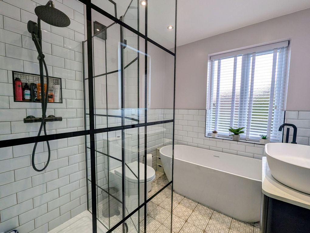 Property photo 2 of 25