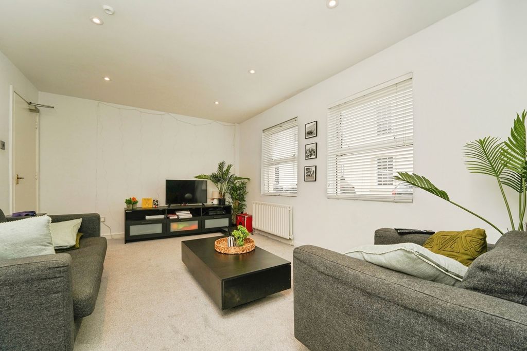Property photo 2 of 13 Pbox-Img.Jpg