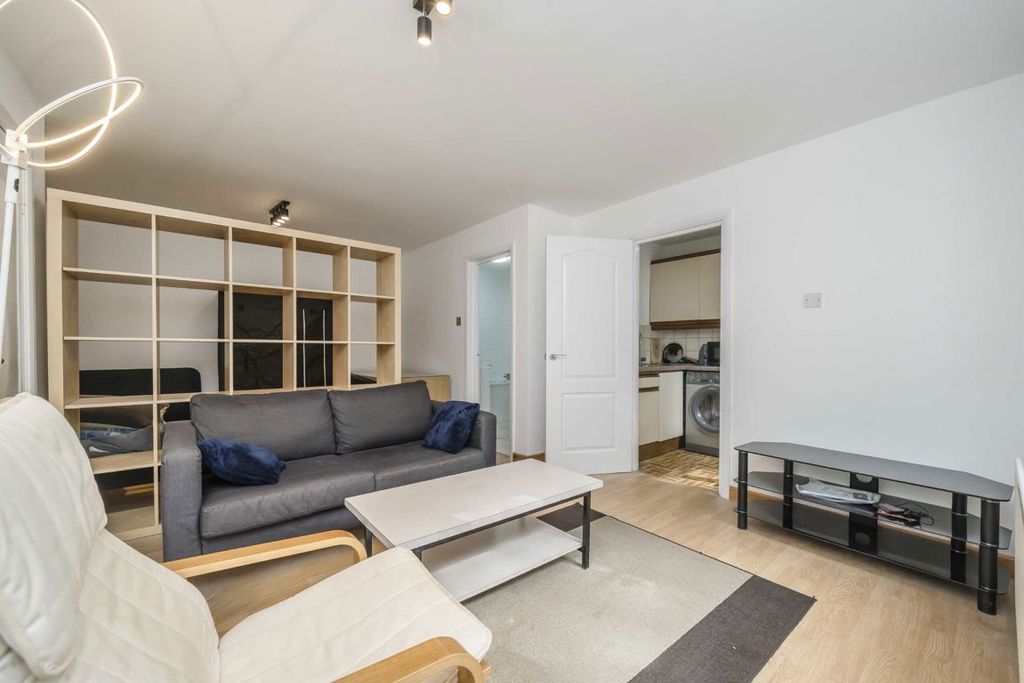 Property photo 3 of 7
