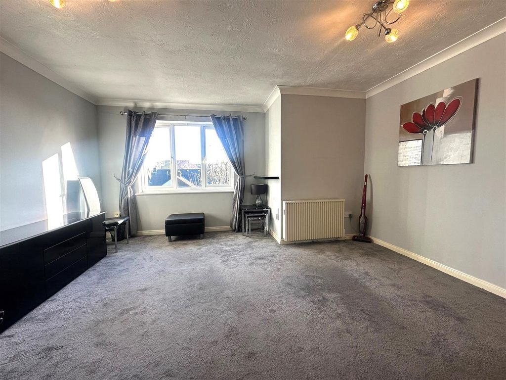 Property photo 3 of 8 Coopers Estate Agents