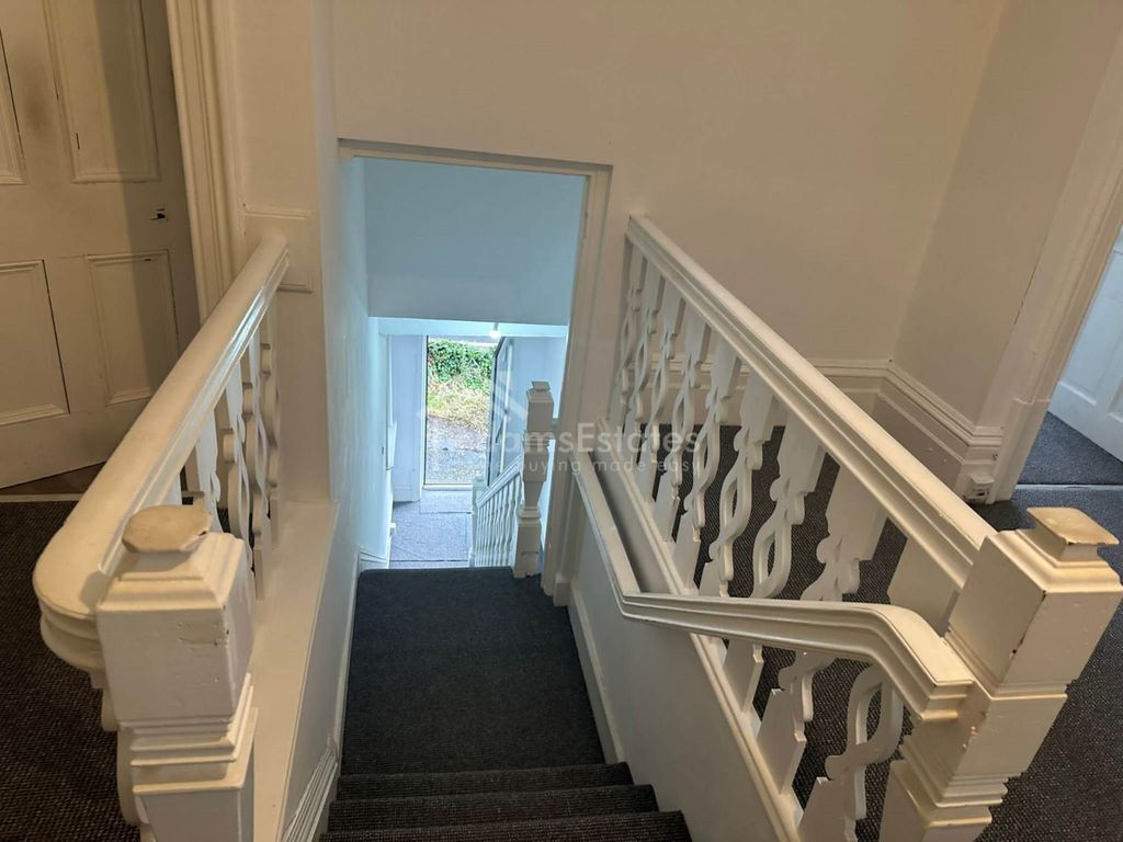 Additional image 10 of 10 bed semi-detached house for saleHill Crest Road, Dewsbury WF12