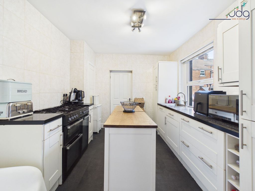Property photo 2 of 13 Kitchen