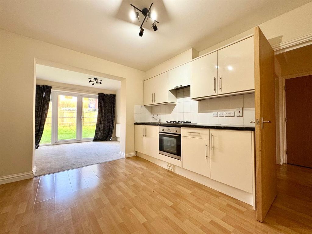 Property photo 2 of 7 Kitchen
