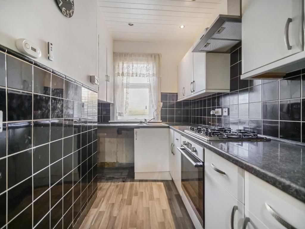 Property photo 3 of 21 Kitchen