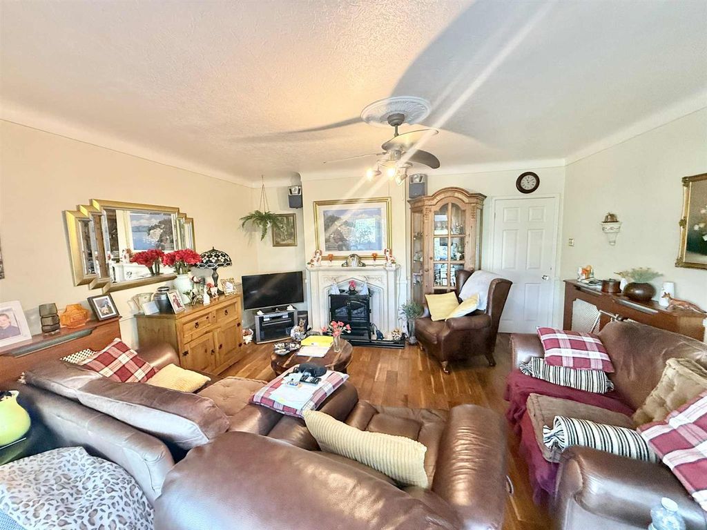 Property photo 3 of 15 Lounge-1.Jpg