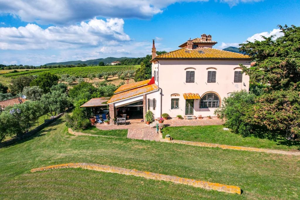 Property photo 2 of 77