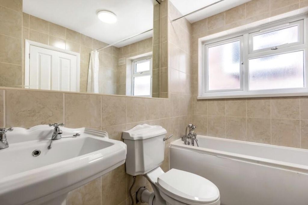 Property photo 2 of 8 Bathroom