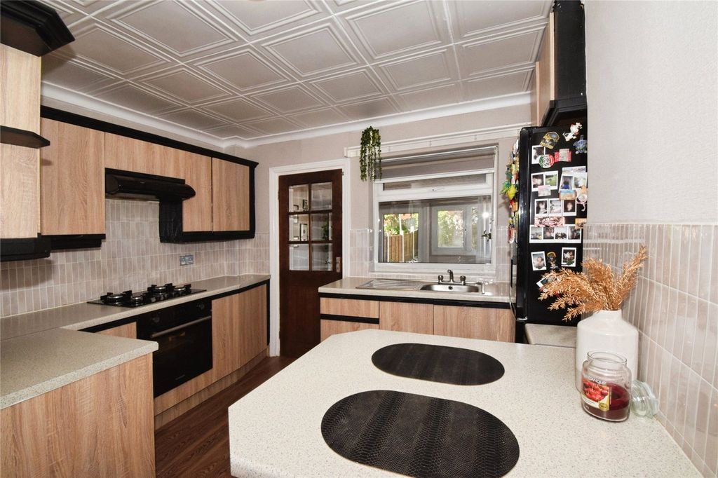 Property photo 3 of 20 Kitchen