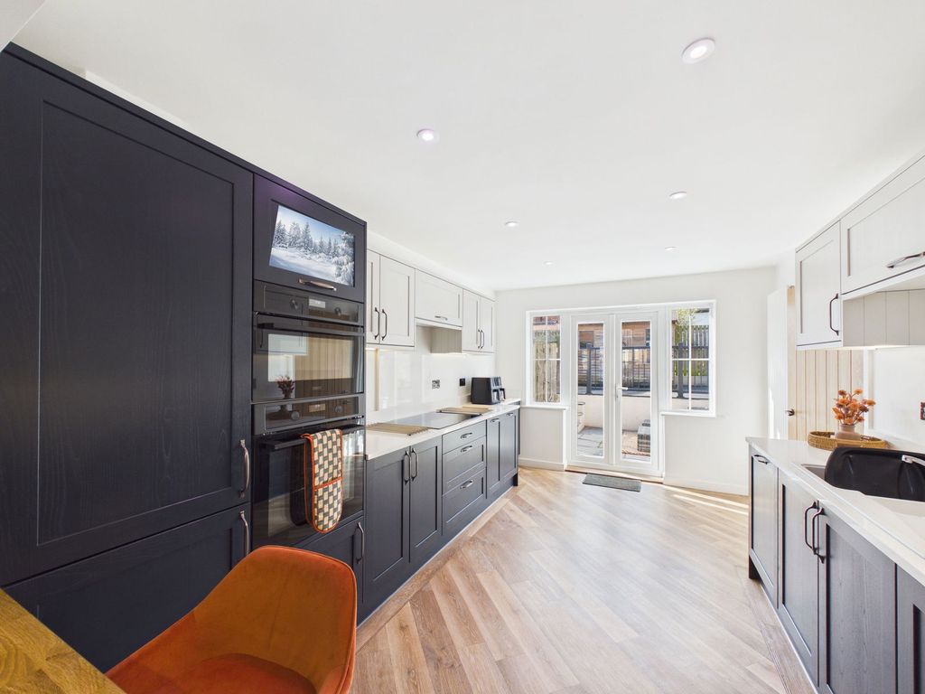 Property photo 3 of 21