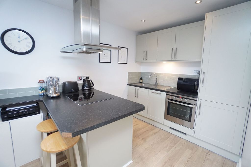 Property photo 2 of 11 Photo 4