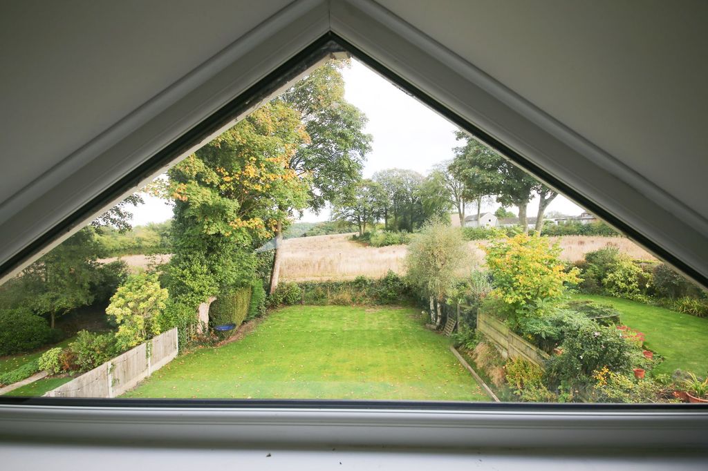 Property photo 2 of 31