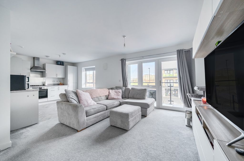 Property photo 2 of 13 140741715697Cb78249Bd5