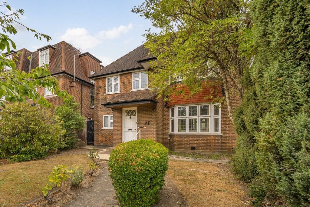Property photo 1 of 11