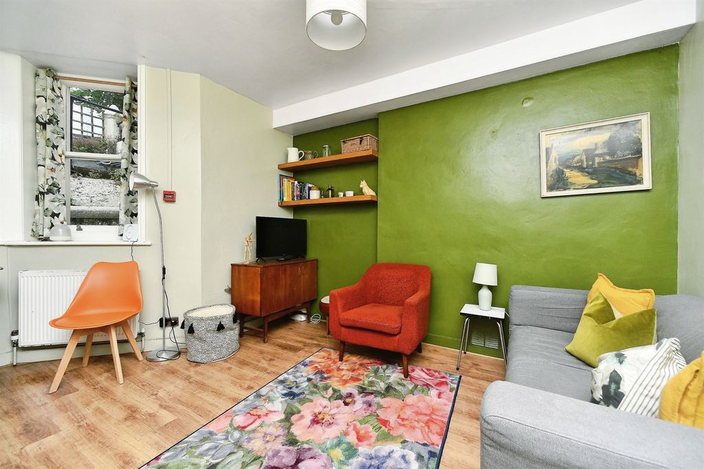 Property photo 2 of 19