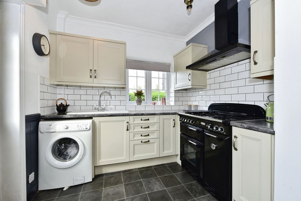 Property photo 2 of 20 Pbox-Img.Jpg