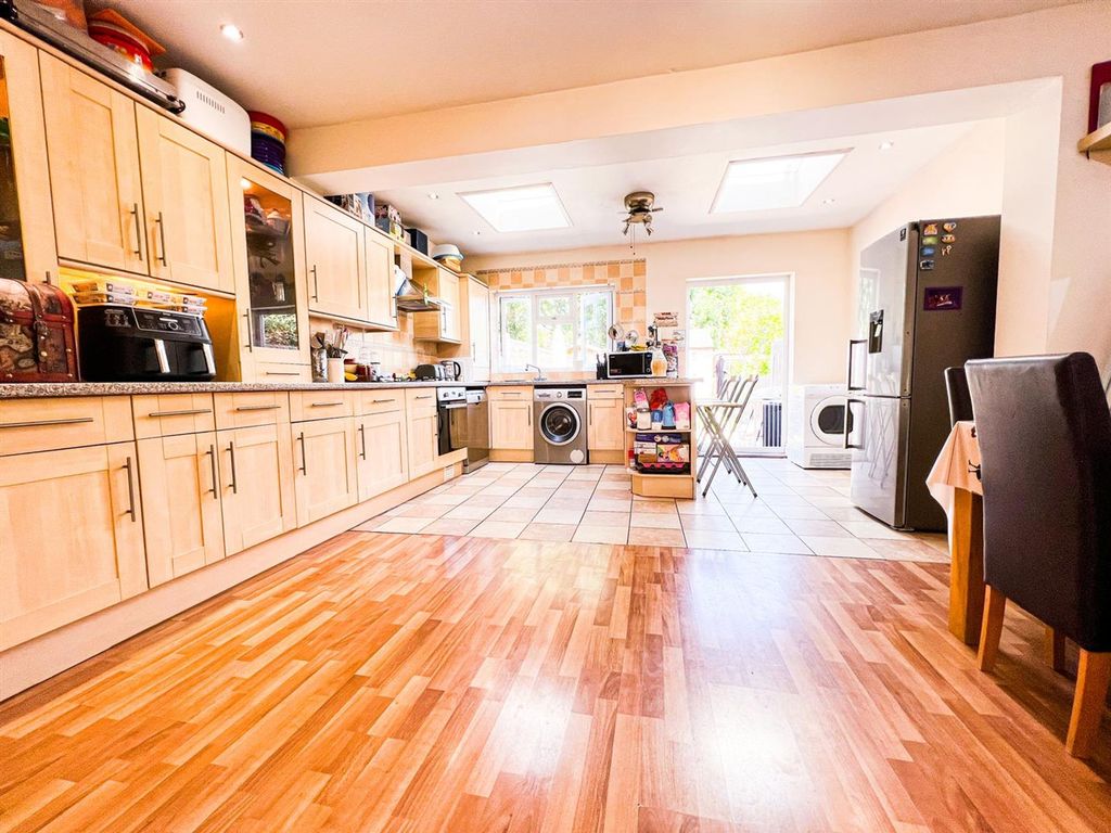 Property photo 3 of 19 Breakfast Room
