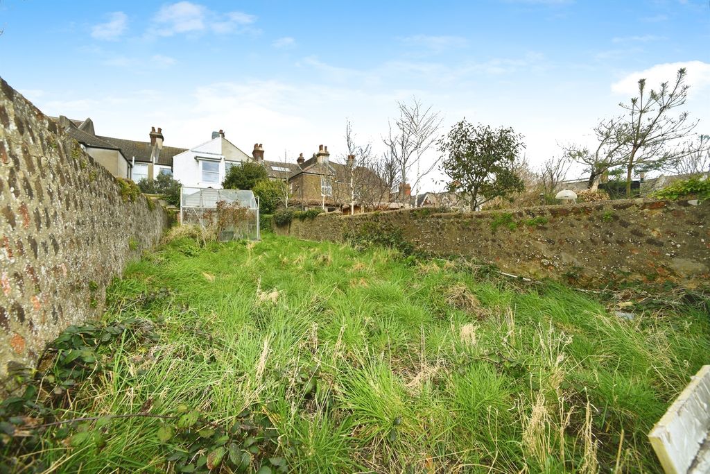 Property photo 3 of 17