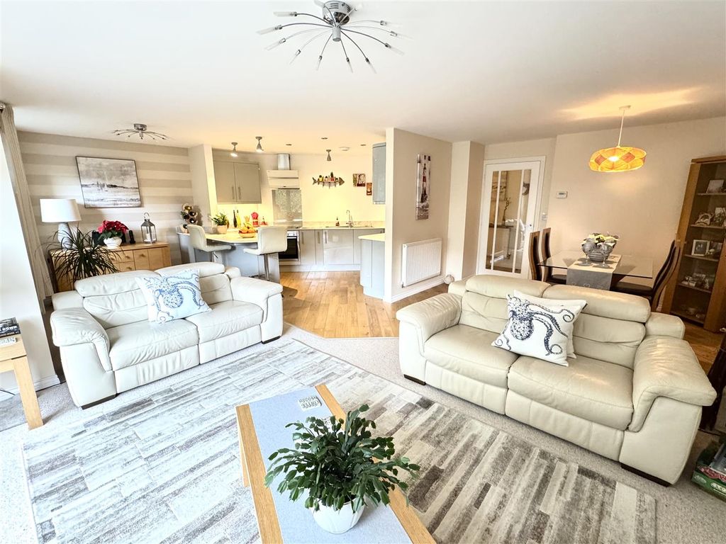 Property photo 2 of 33 Open Plan Kitchen Lounge Diner