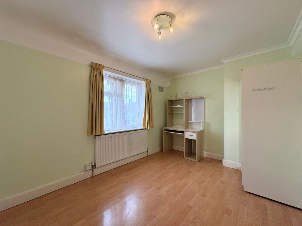 Property photo 3 of 16 Bedroom