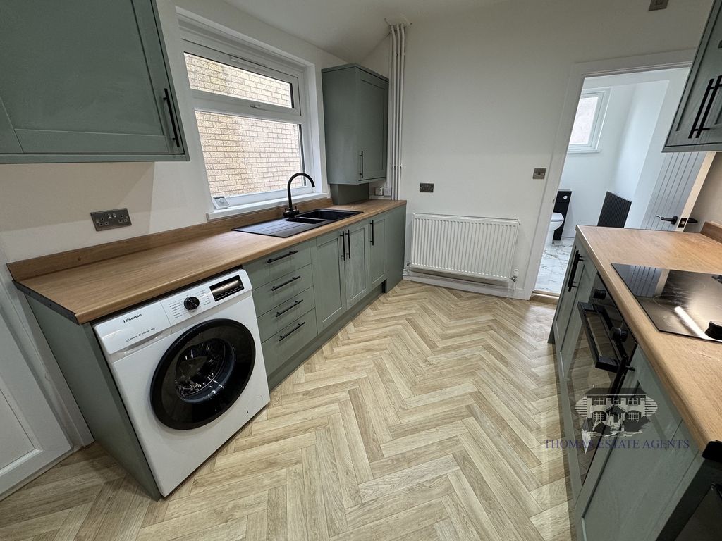 Property photo 3 of 13 Kitchen