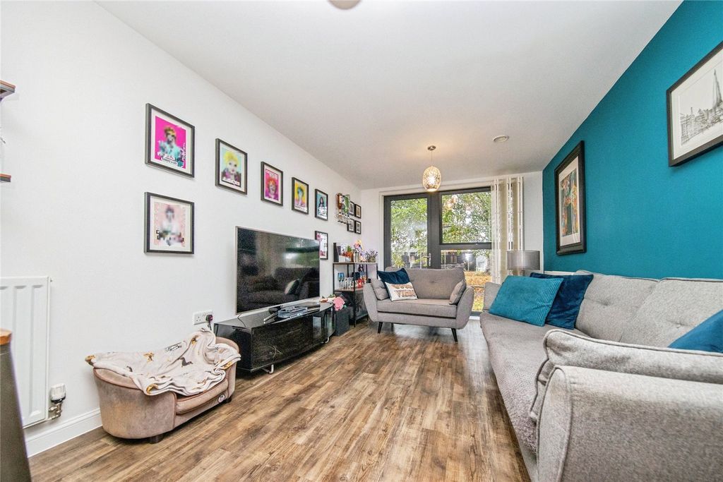 Property photo 2 of 15 Picture No. 28