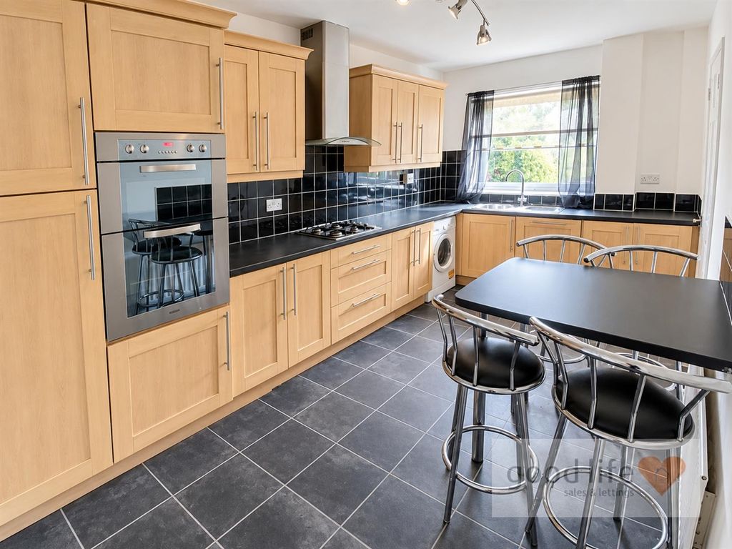 Property photo 2 of 15 20261007_162458307_Ios22 Plough Road.Jpg