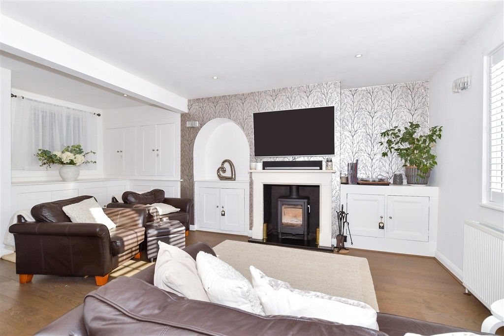 Property photo 3 of 16 Lounge