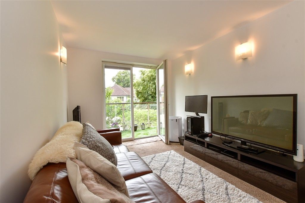 Property photo 3 of 9 Lounge/Dining Area