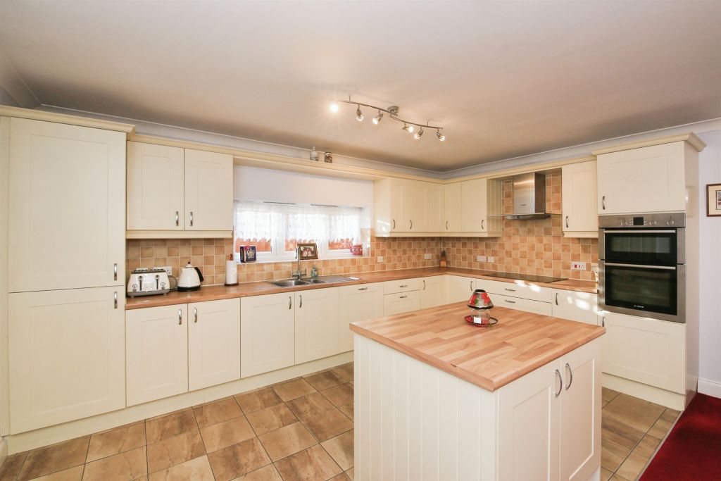 Property photo 3 of 21