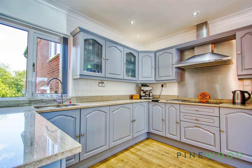 Property photo 3 of 45 Kitchen / Diner