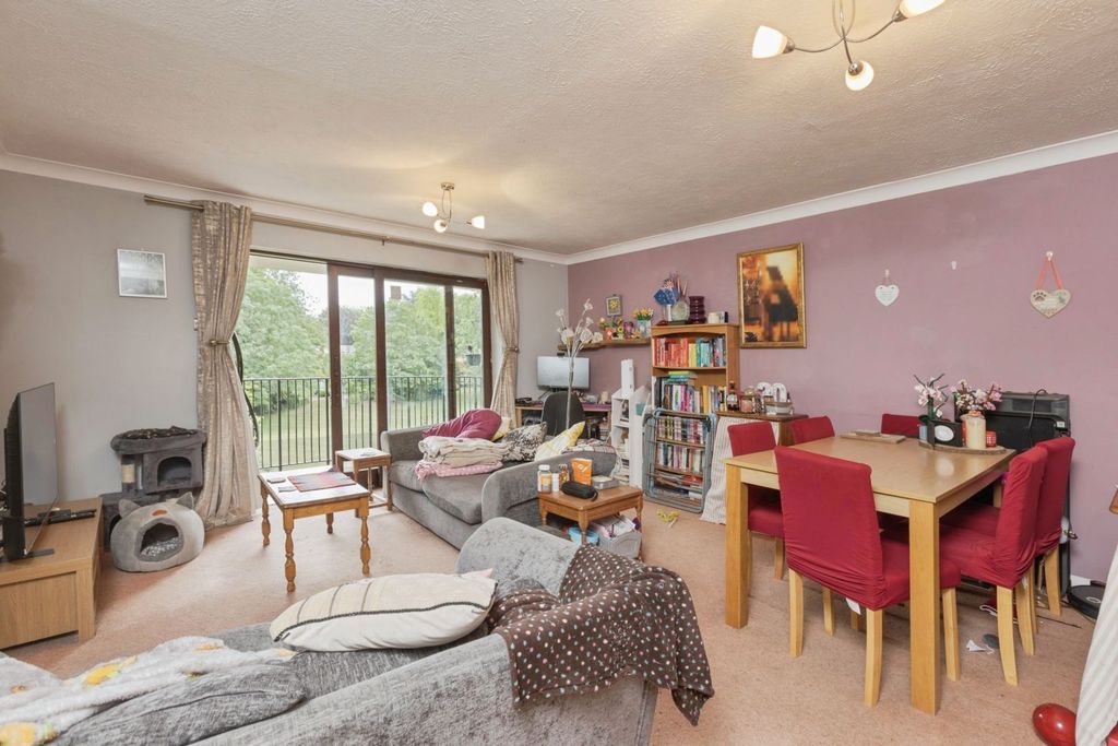Property photo 3 of 12