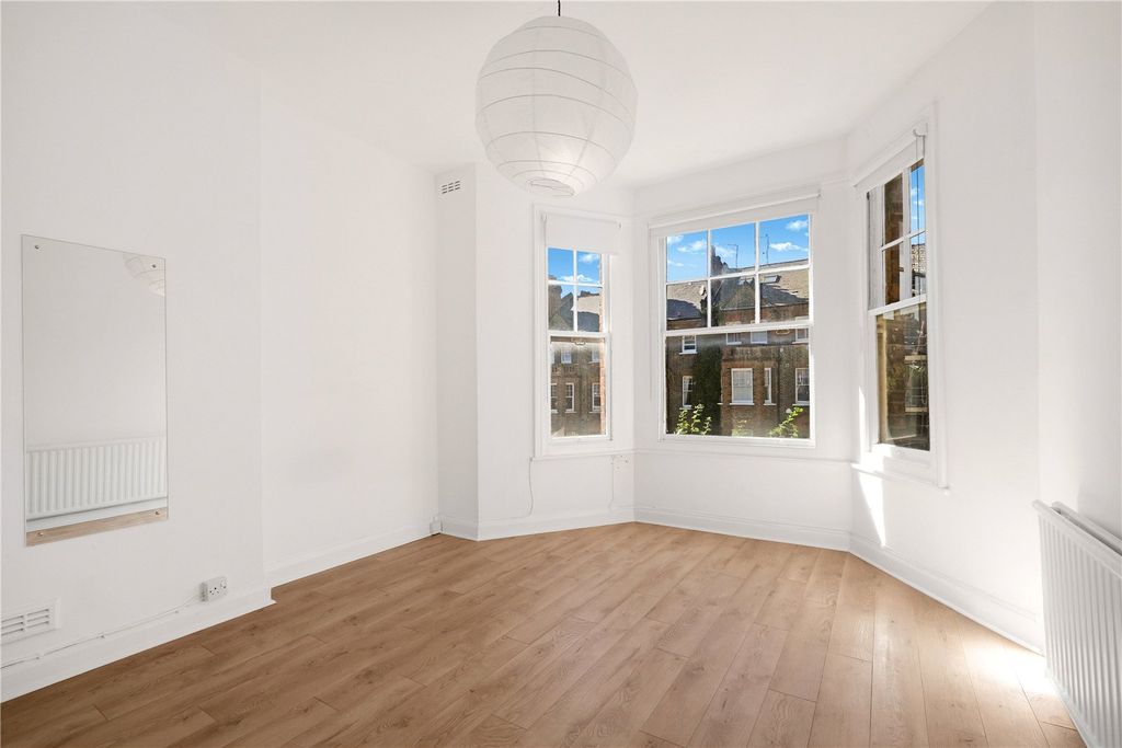 Property photo 1 of 16 Picture No. 18