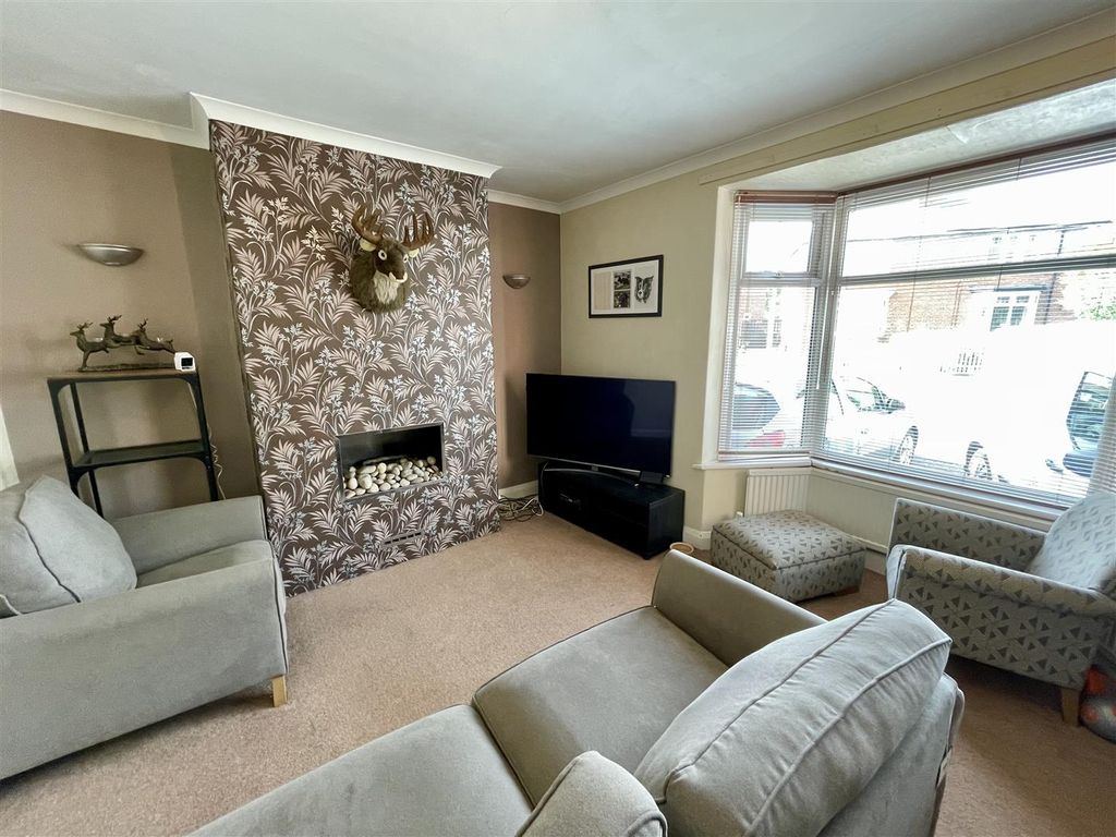 Property photo 2 of 15 Lounge