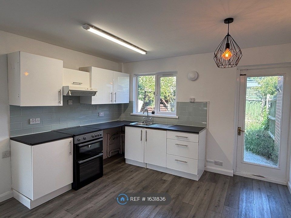 Property photo 3 of 13 Kitchen