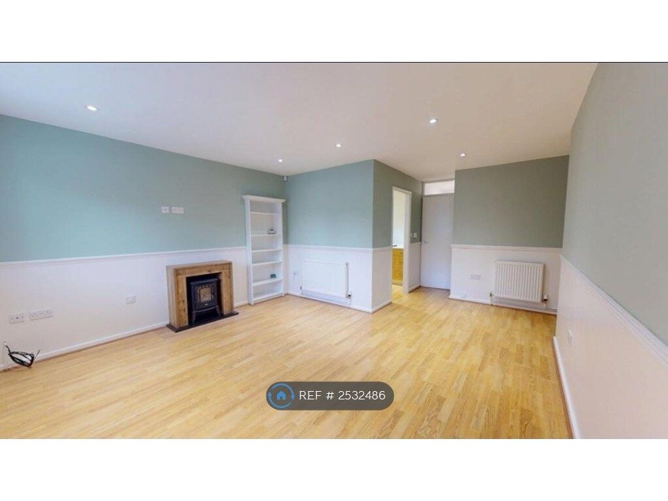 Property photo 3 of 11 Living Room