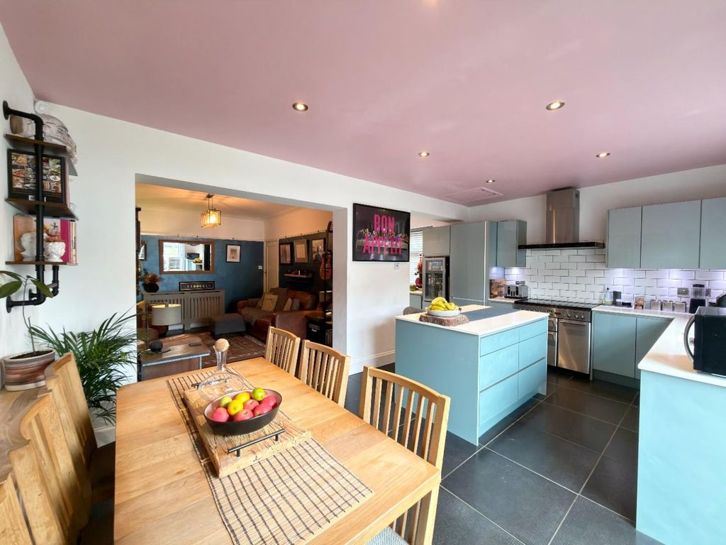 Property photo 3 of 44