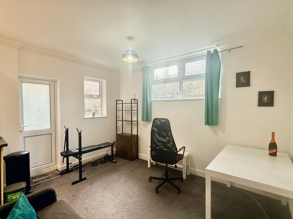 Property photo 3 of 6 Image