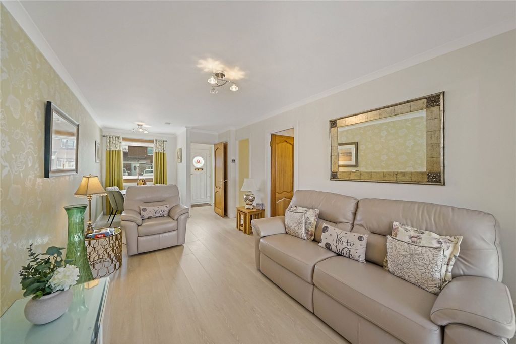 Property photo 2 of 21 Lounge