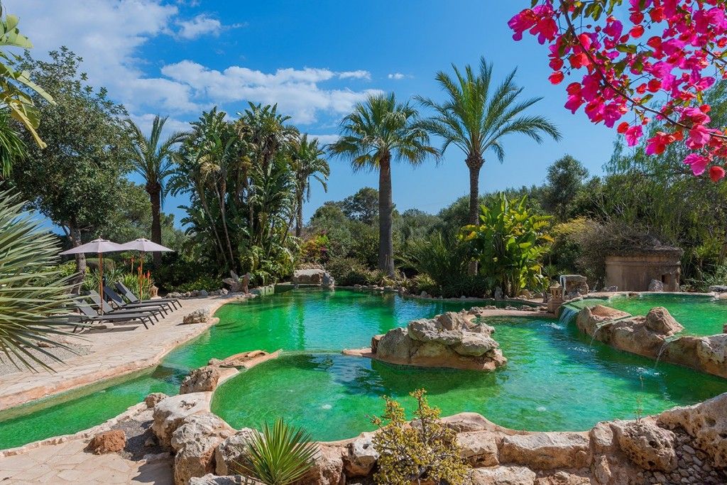 Property photo 3 of 20 Pool (2)