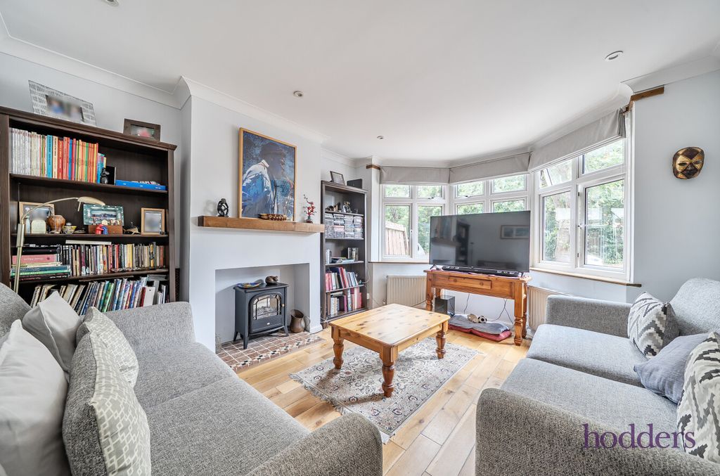 Property photo 2 of 26 Db288F20-98F5-4A2...