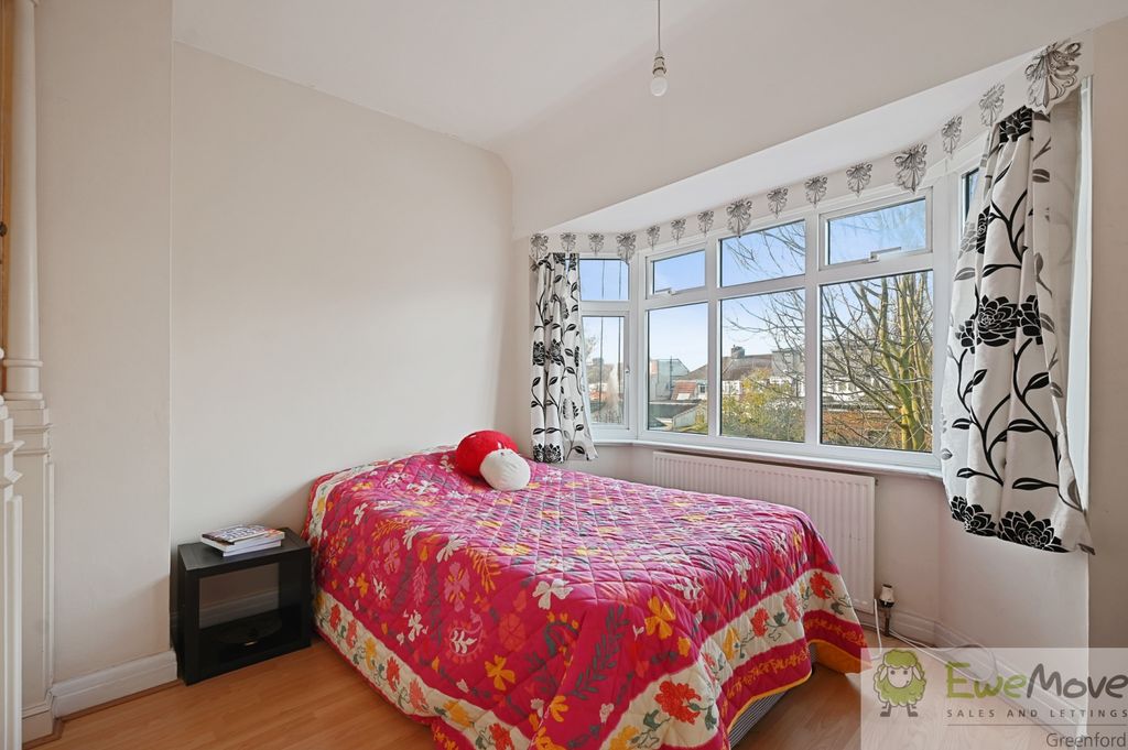 Property photo 3 of 12 Ewemove - 31 Rutland Road - 24 (1)