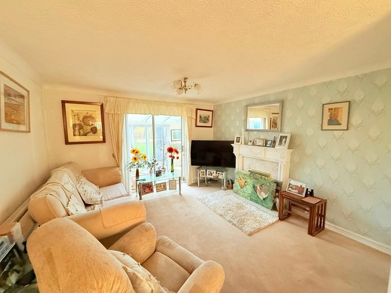 Property photo 2 of 12 Lounge