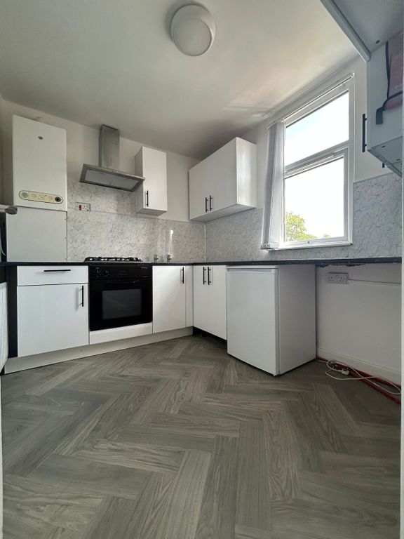 Property photo 1 of 6 2-Bedroom First Floor Apartment With Parking Â€“ Prime Waterloo Location
