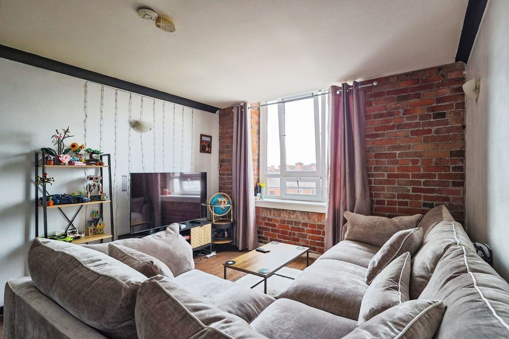 Property photo 3 of 17 Photo