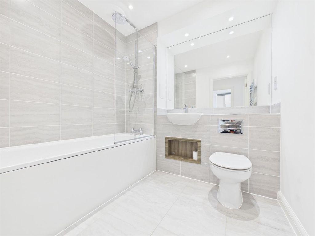 Property photo 3 of 7 Cam02664G0-Pr0129-Still006.Jpg